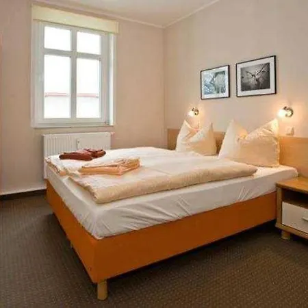 Elfriede Вилла Засниц